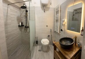 Shower, hair dryer, towels, soap - Conte Residence (Rome)
