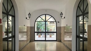 Interior entrance - Conte Residence (Rome)