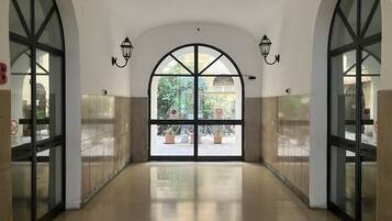 Pintu masuk interior