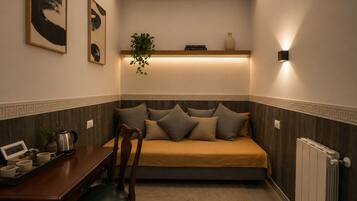 Deluxe Room | Living area