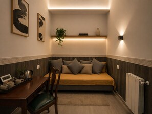 Habitació Deluxe | Sala d'estar | Televisor LCD de 112 cm amb canals per cable i serveis de streaming 