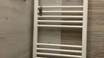 Deluxe Room | Bathroom | Shower, hair dryer, towels, soap