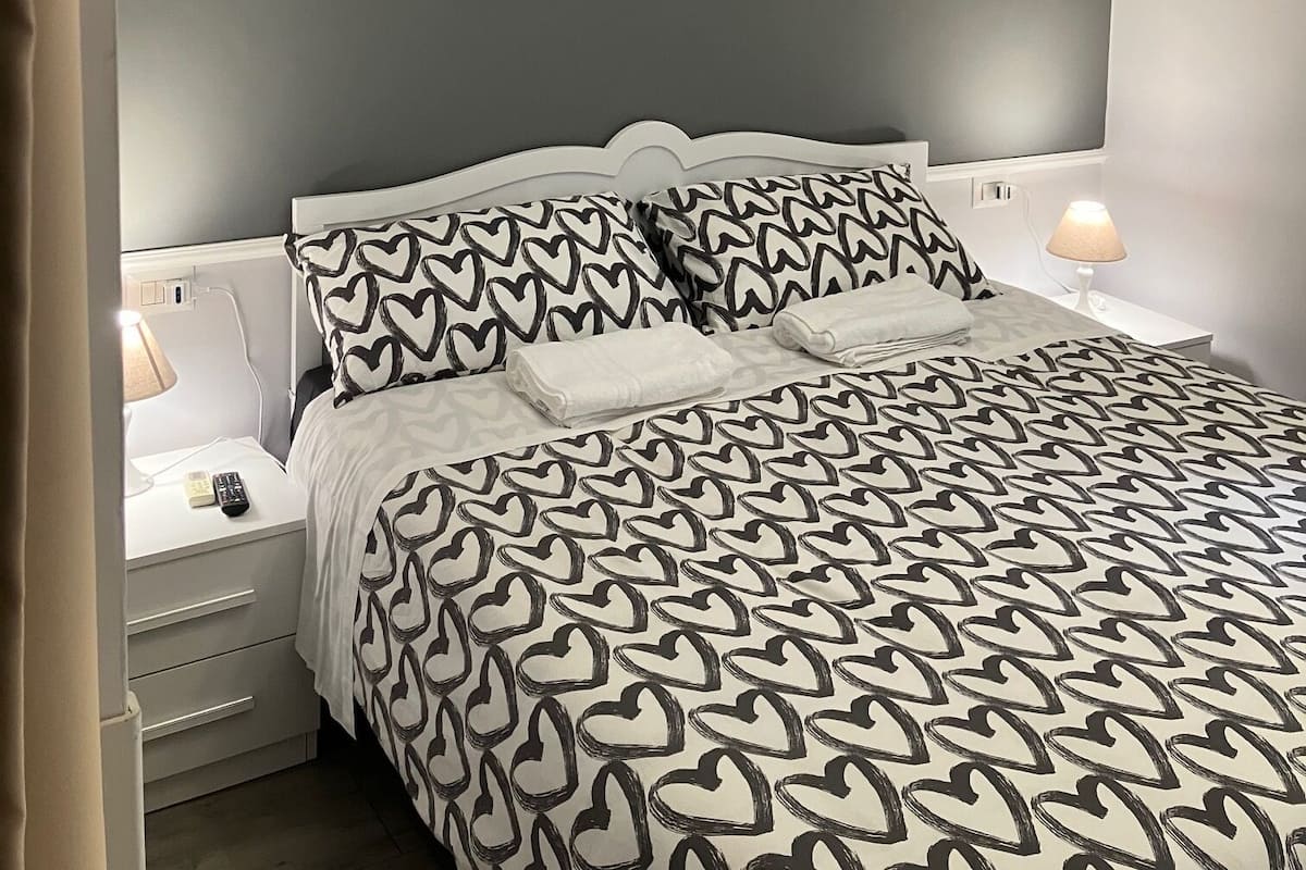 Phòng đôi hoặc 2 giường đơn Deluxe | Bàn, khu vực làm việc phù hợp cho laptop