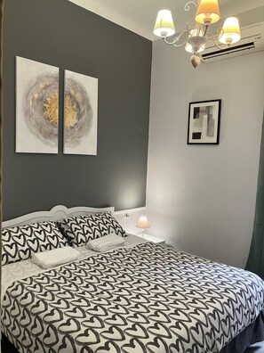 Phòng đôi hoặc 2 giường đơn Deluxe | Bàn, khu vực làm việc phù hợp cho laptop 