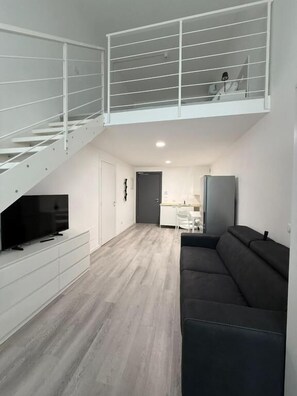 Deluxe Apartment | Living area | TV - Viva Residence (Calderara di Reno)