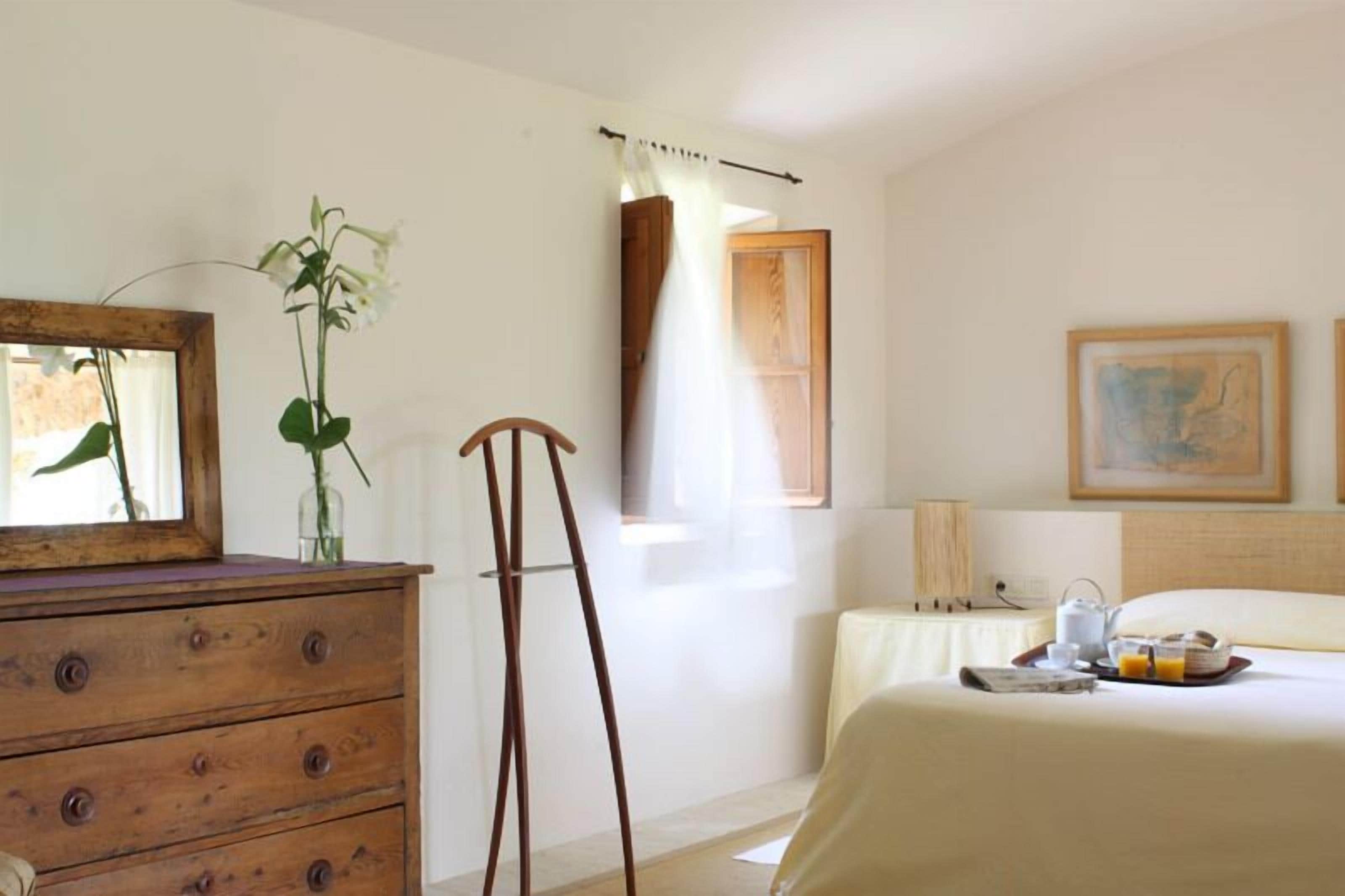 小型套房, 阳台, 花园景观 | 客房内保险箱、免费 WiFi