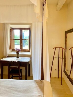 Caja de seguridad en la habitación y wifi gratis 