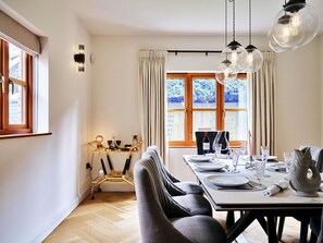 Dining - Stunning private villa for 8 people with WIFI, balcony and pets allowed (Exmouth)