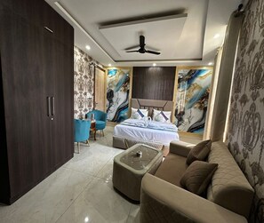 Signature Room | Living area - Minta Hotel and Banquet (Noida)