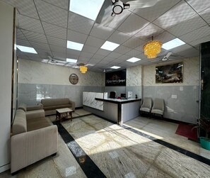 Lobby - Minta Hotel and Banquet (Noida)