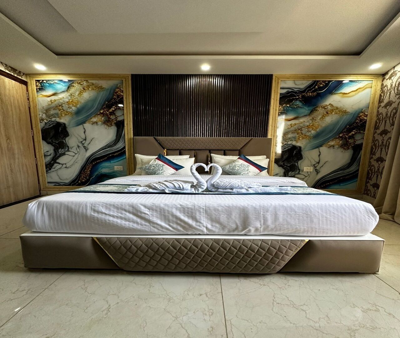 Signature Room | Soundproofing, free WiFi