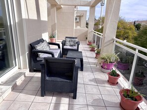 Property grounds - Cozy apartment near beach and center with air conditioning and parking (Denia)