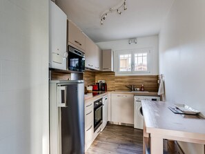 Microondas, horno, parrilla de estufa y lavavajillas 