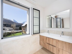 Interior - House for 6 in Armenteule with WiFi and Pet Friendly (Loudenvielle-Armenteule)