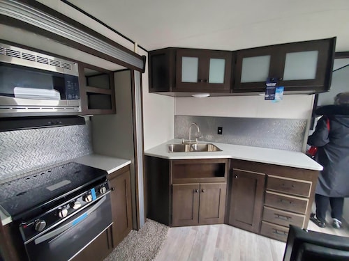 Camper sleeps up to 10, pets and atv friendly, backyard pool, local attractions