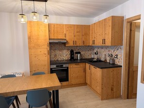 Fridge, oven, dishwasher, coffee/tea maker - Charming Apartment with Large West-Facing Terrace, 2P - 6 People (Pralognan-la-Vanoise)