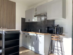 Fridge, microwave, stovetop, coffee/tea maker - New T1 with Air Conditioning - Balaruc-les-Bains (Balaruc-les-Bains)