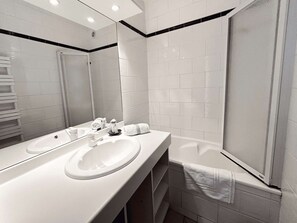 Hair dryer, towels - Large fisherman's house near beach - 4 terraces, WiFi, parking (Port Grimaud)