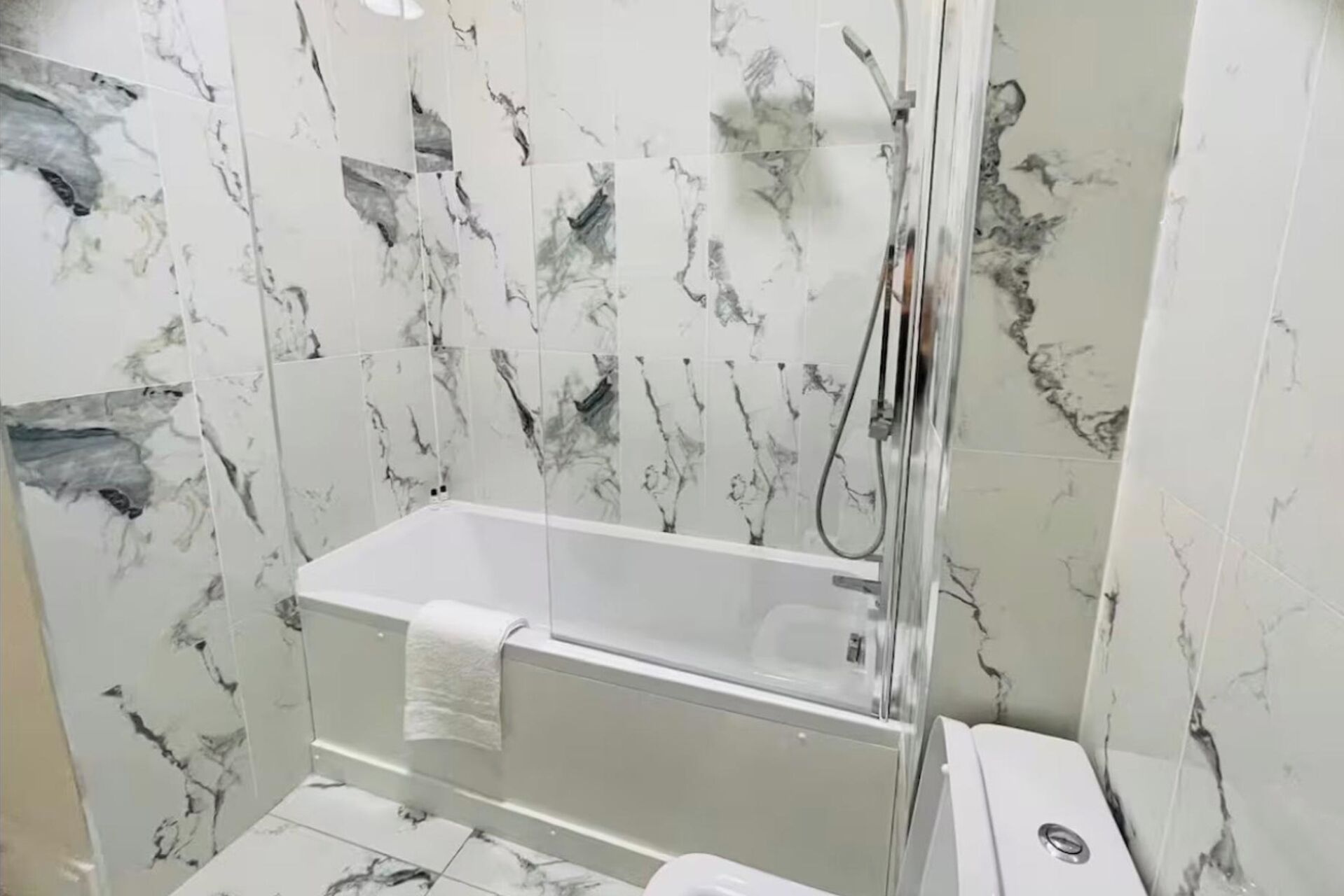 Combined shower/tub, deep soaking tub, hair dryer, towels