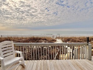 Property grounds - Boardwalk: Oceanfront duplex in Oak Island with 4 bedrooms, perfect for families. (Oak Island)
