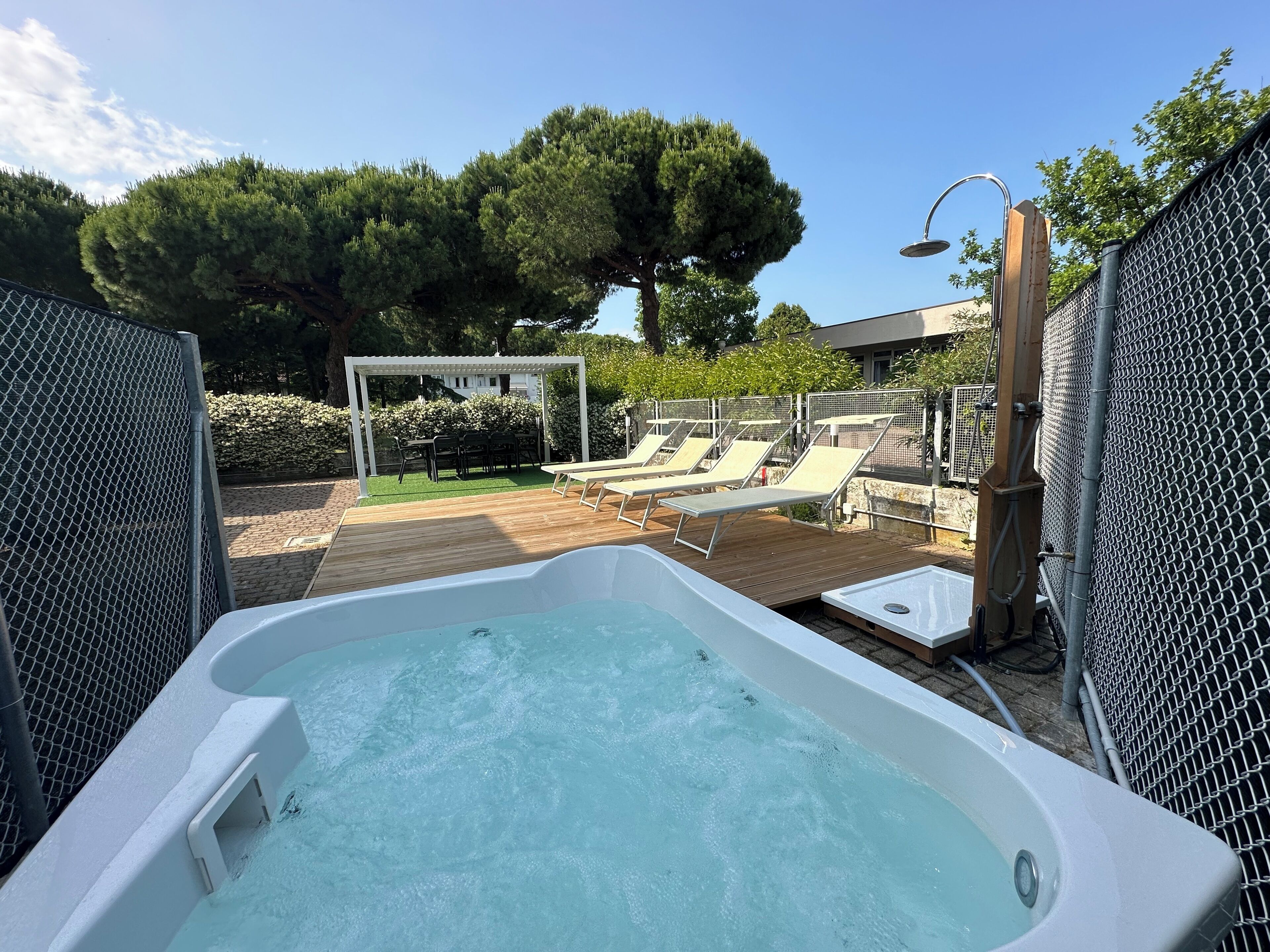 Bain à remous extérieur