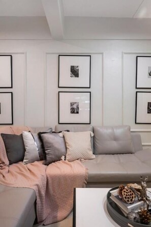 House, Balcony | Living area - FunnD Mrt lat phrao 5Beds NetflixYouTube (Bangkok)