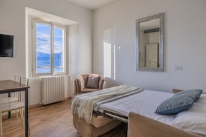 Silitysrauta/-lauta, ilmainen Wi-Fi, vuodevaatteet