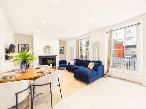 *NEW* Artisan Court | Central | Modern | Parking