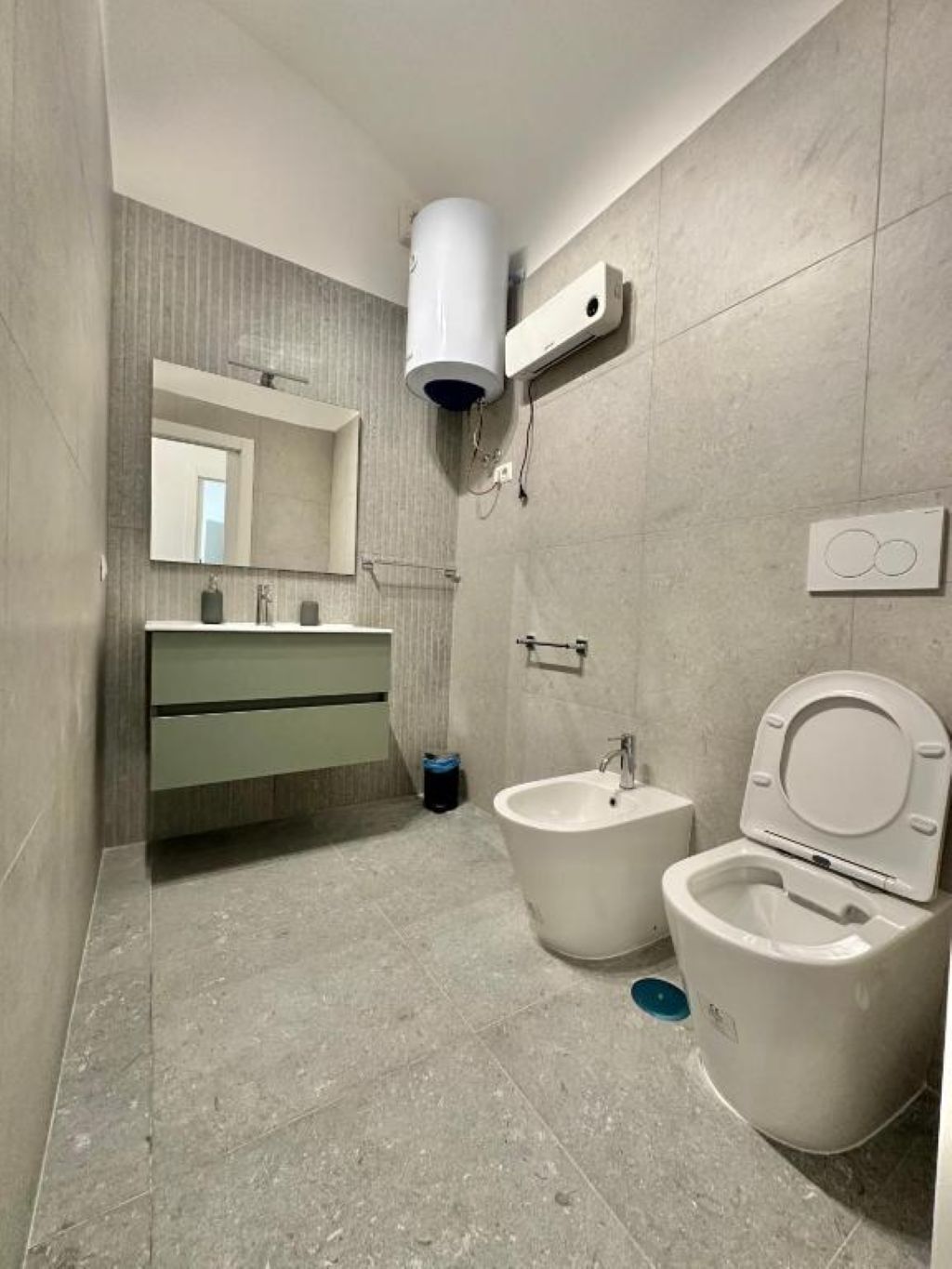 Suite monolocale Deluxe | Bagno | Doccia, asciugacapelli, asciugamani, sapone