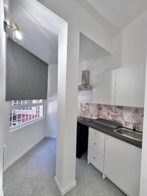 Double or Twin Room | Private kitchen