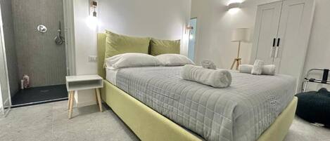 Deluxe Studio Suite | Blackout drapes, free WiFi