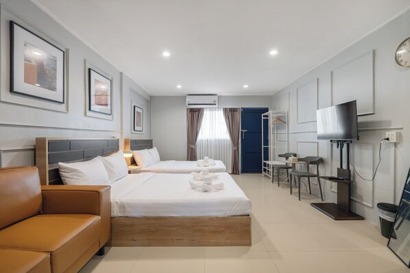 Iron/ironing board, free WiFi - FunnD Bts Onnut 5Beds NetflixYouTube (Bangkok)