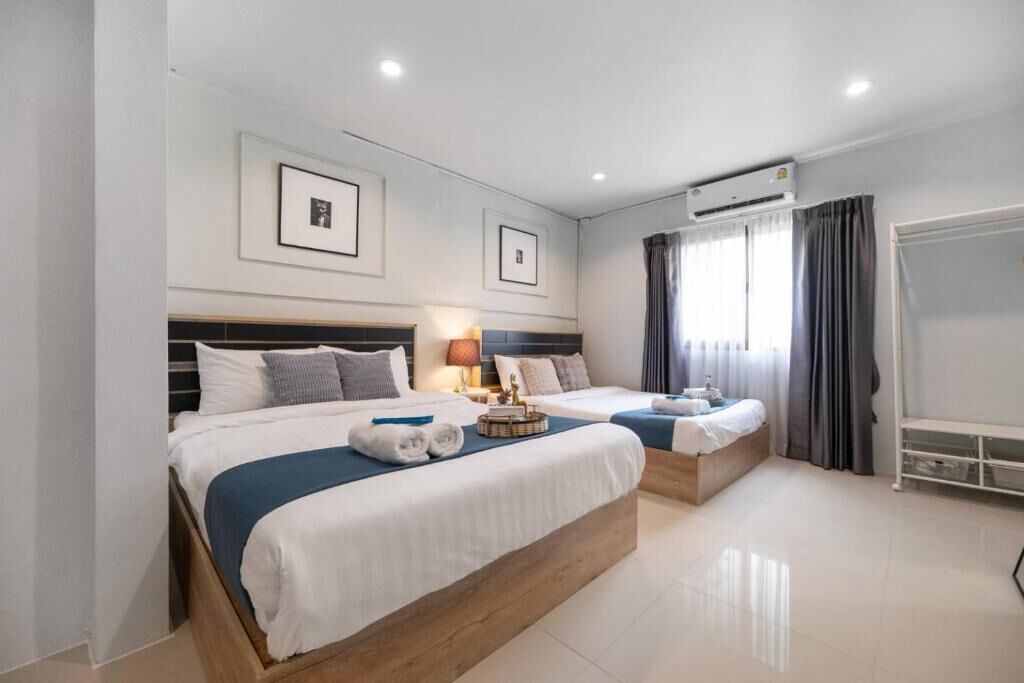 Iron/ironing board, free WiFi