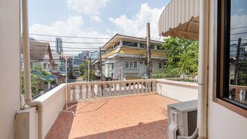 Rumah Keluarga | Teras/patio