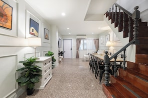 Living room - FunnD Bts Onnut 5Beds NetflixYouTube (Bangkok)