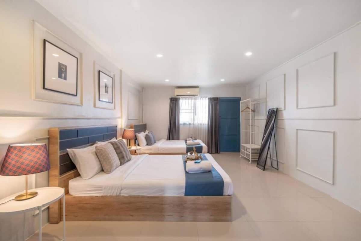 House | Iron/ironing board, free WiFi