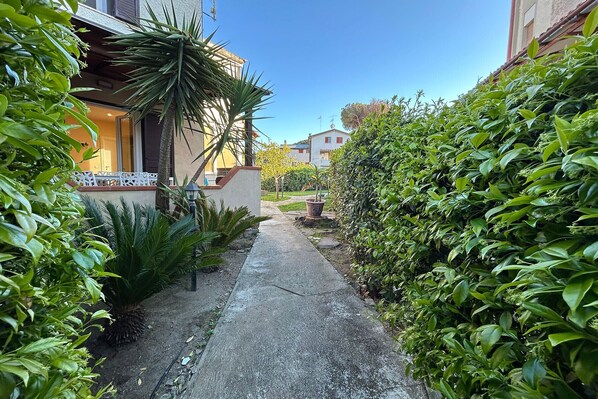 Property grounds - La Casa di Marco near the sea (Marina di Grosseto)