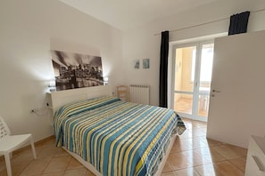 3 bedrooms, iron/ironing board, free WiFi, bed sheets - La Casa di Marco near the sea (Marina di Grosseto)