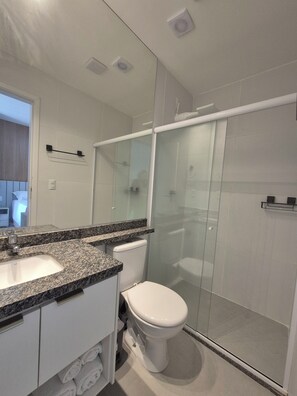 Håndklær og toalettpapir