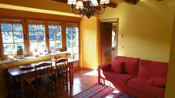 Appartement, balkon, uitzicht op tuin | Woonruimte