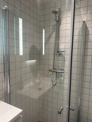 Handtücher, Seife, Toilettenpapier