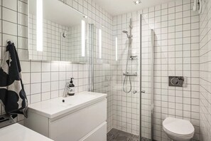 Toallas, jabón, papel de baño 