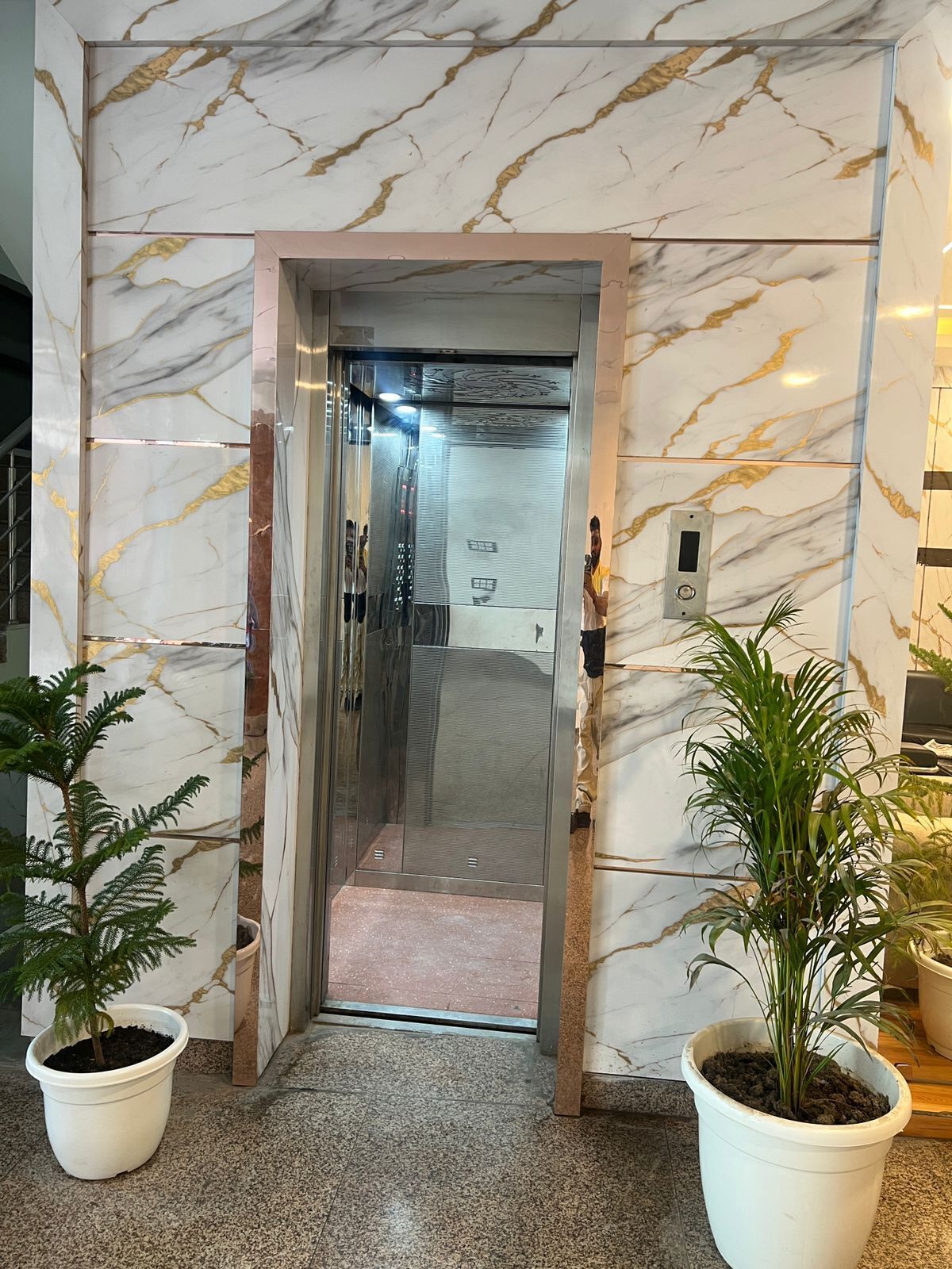 المنشأة من الداخل