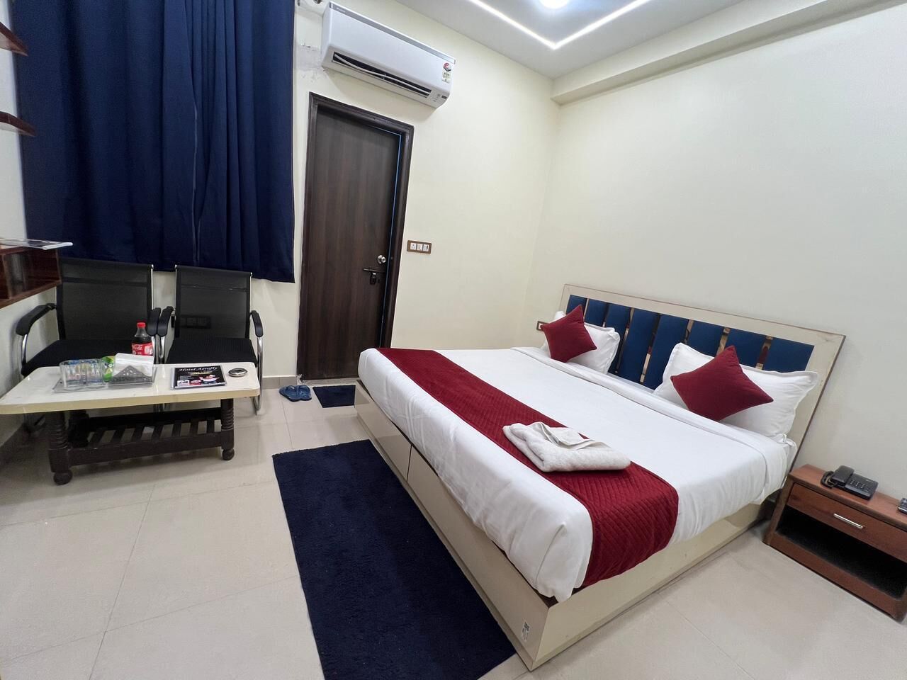 In-room safe, desk, laptop workspace, soundproofing