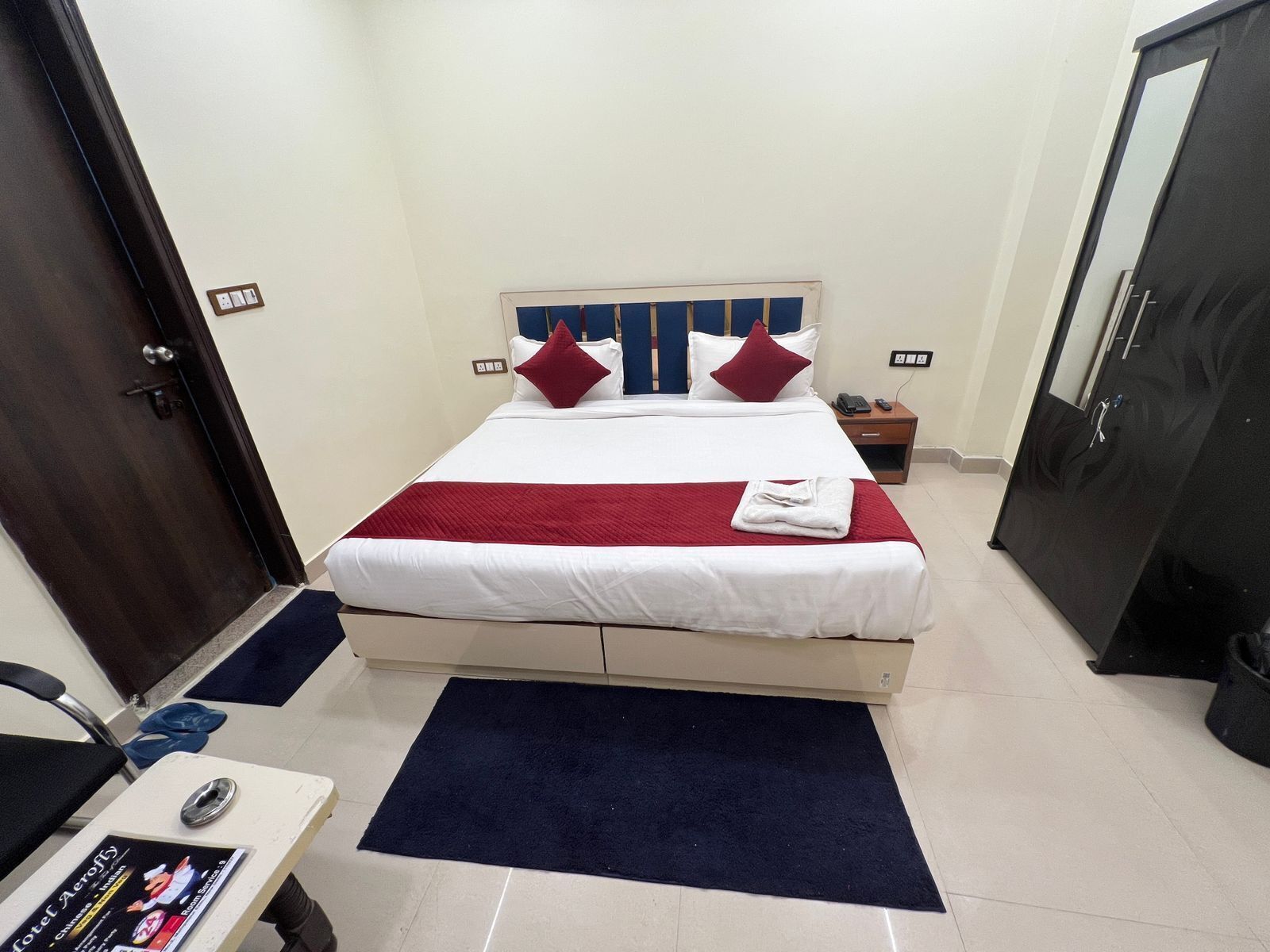 In-room safe, desk, laptop workspace, soundproofing