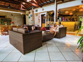 Área de estar no saguão