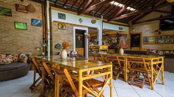 Área de estar no saguão