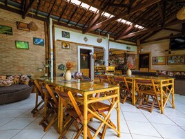 Área de estar no saguão