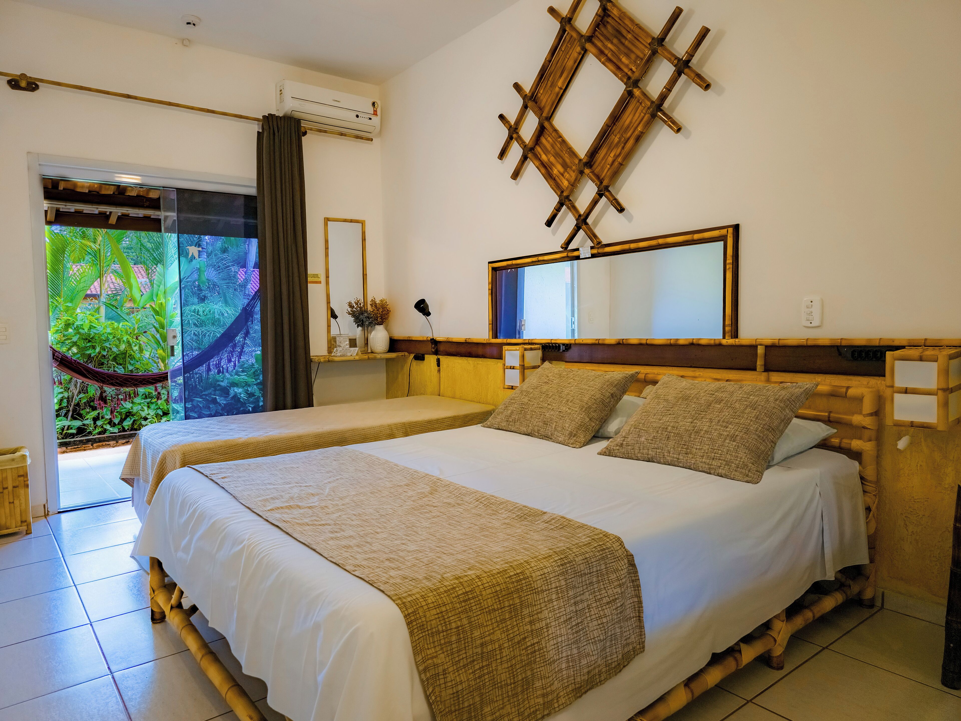 Phòng Suite có thiết kế đặc sắc, lanai, cạnh hồ bơi | Bộ đồ giường kháng dị ứng, trang trí khác biệt 