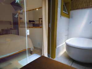 舒適套房, 熱水浴缸, 地面層 | 低過敏寢具、獨特裝潢、布置獨特、隔音